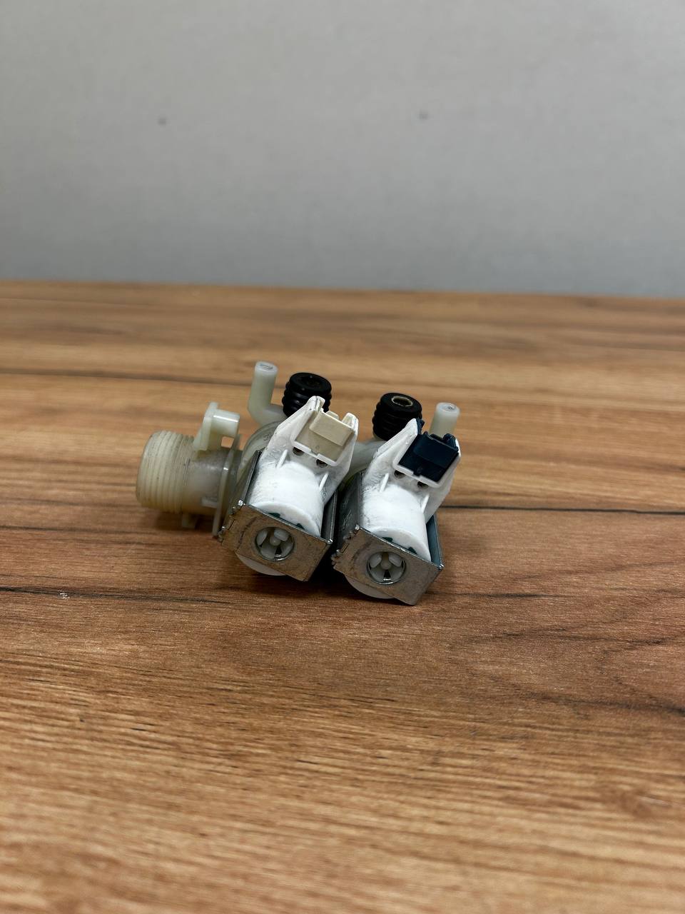 Клапан заливной для стиральной машины Hotpoint ariston RST 702 5ST